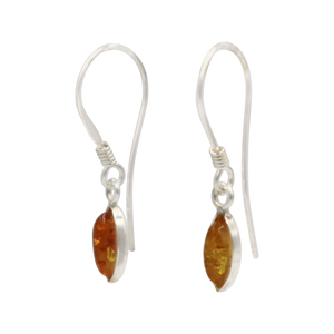 An Elegant Yellow Amber Necklaces Set presented in handcrafted .925 Sterling Silver