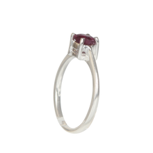 Load image into Gallery viewer, A simple and elegant sterling silver ring with a claw set, multifaceted gem stone
