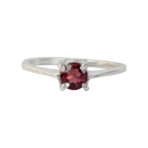A simple and elegant sterling silver Garnet ring