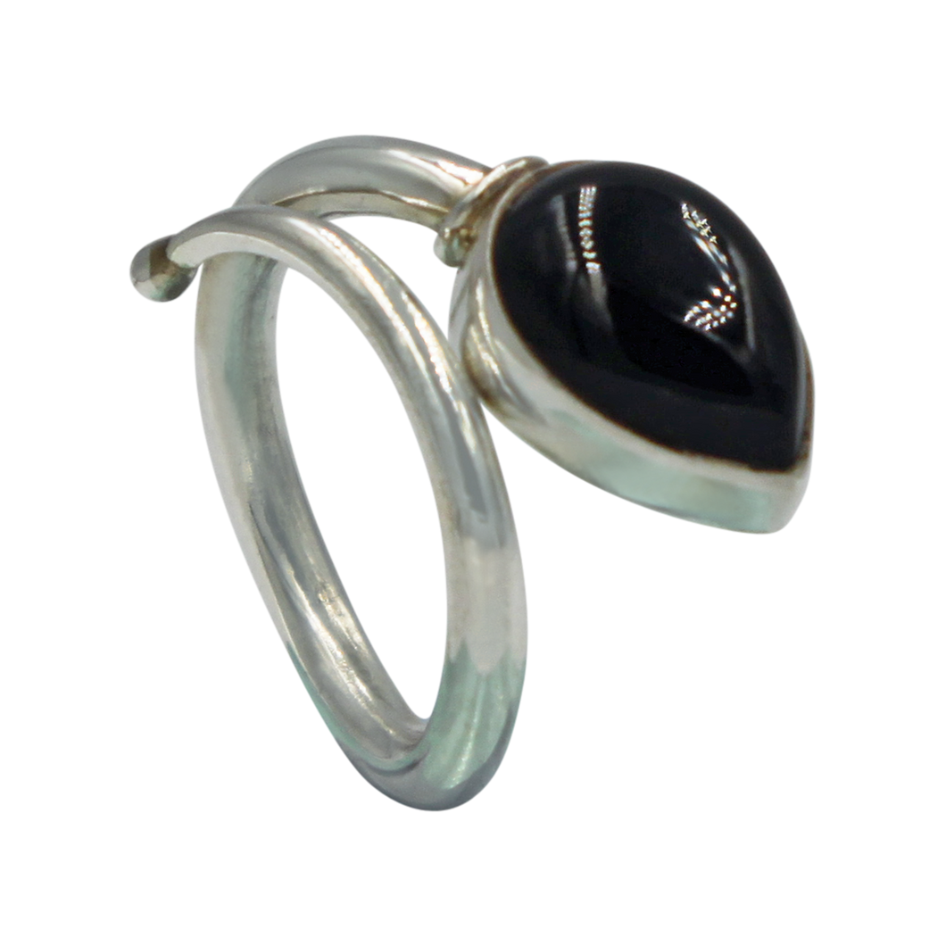 Sundari twisted Teardrop large cabochon black onyx silver ring